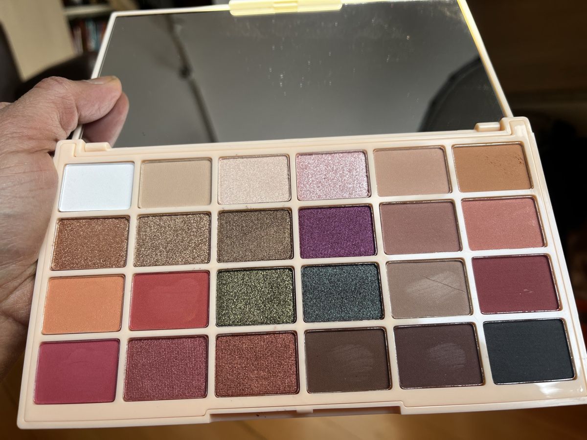 Make-up: Revolution Sophx Ultra Professional Eyeshadows – Neu (gemäss Beschreibung) aus Aarau von kailing12
