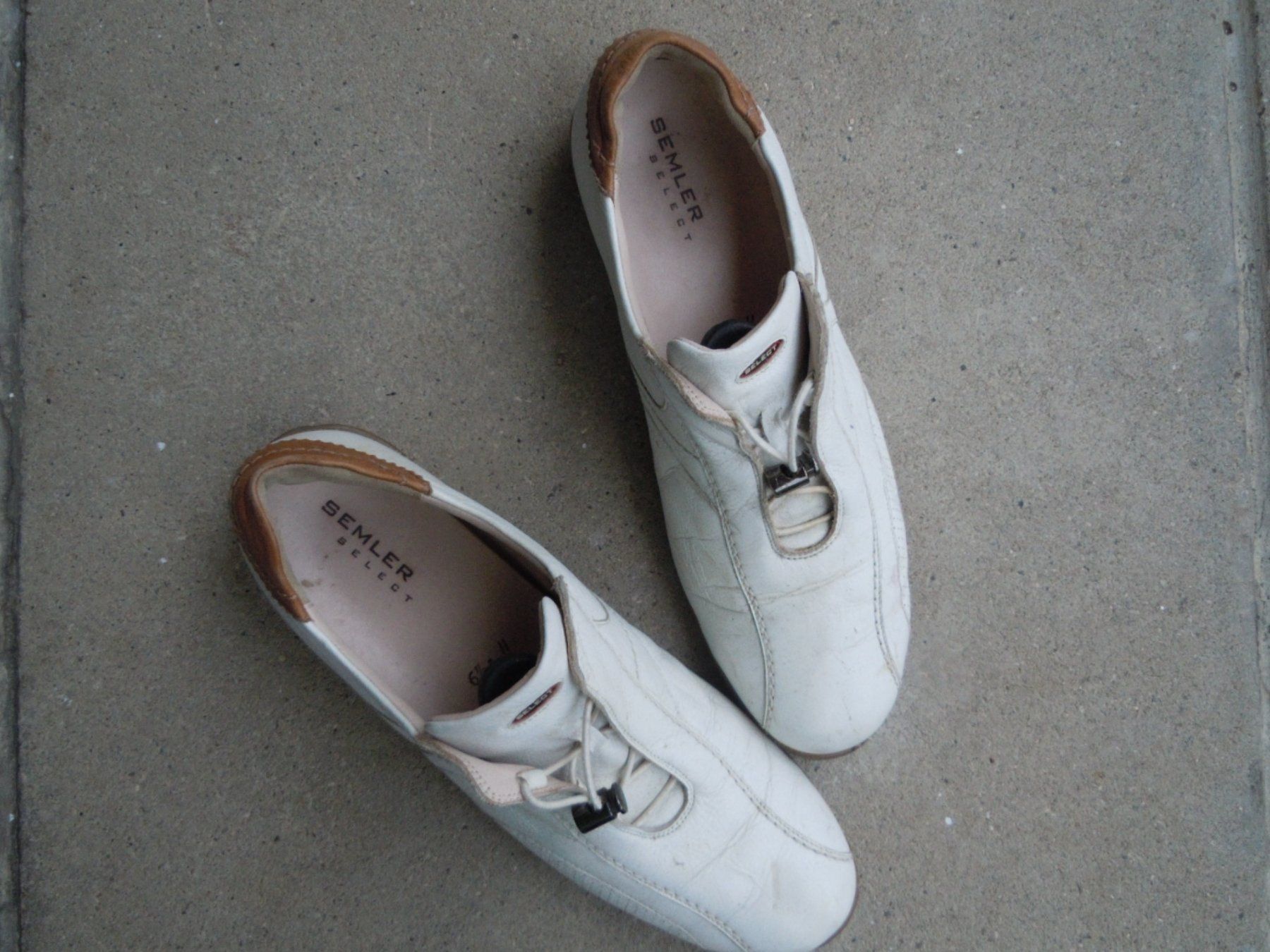 Damenschuhe: Leder-Sneaker: Grösse 6 1/2 – Gebraucht aus Muttenz von bar_ws7n