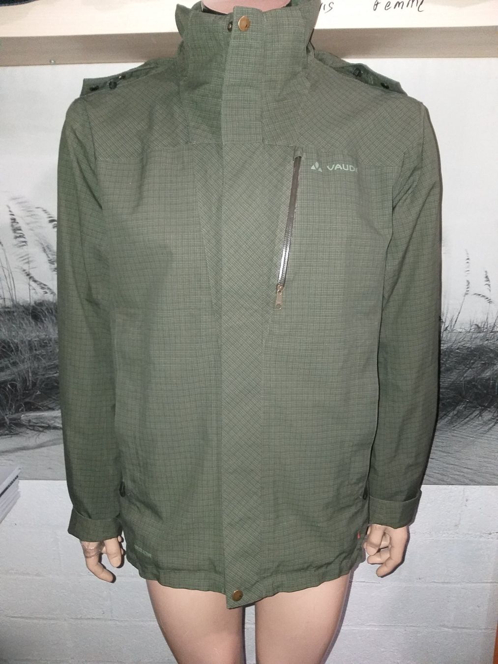 Vaude Giacche: VAUDE  Veste imperméable/Wasserdicht Jacke  Taille/Grosse M – Usato da Cossonay-ville venduto da Super-Price-Quality
