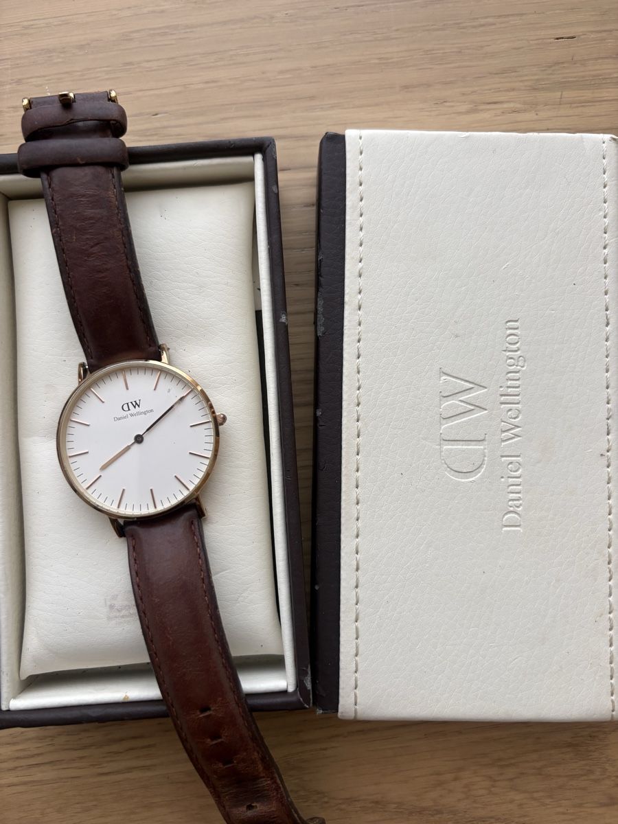 Daniel Wellington Montres: Daniel Wellington Uhr – D'occasion à Lachen SZ par Lina1989