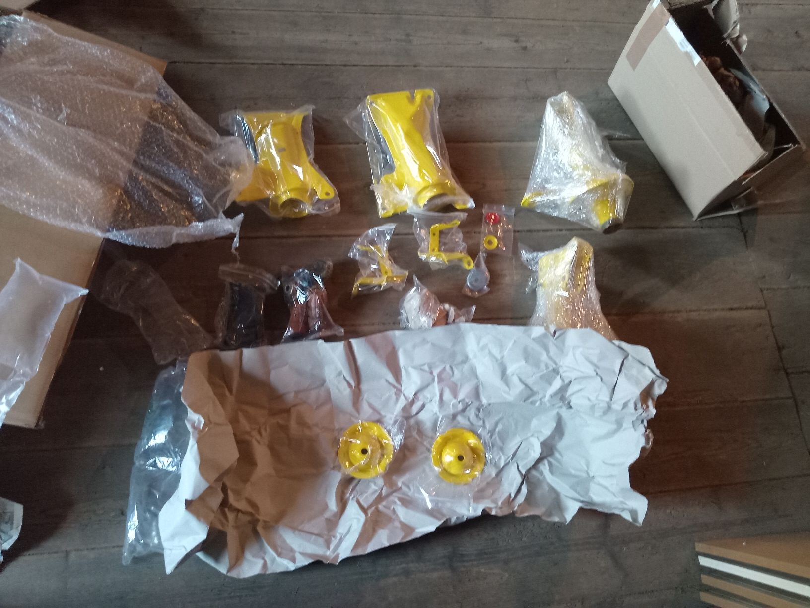 Audi Tutti pezzi di ricambio auto: Federbein Audi 80,90,coupe 8A0412034  8A0412033 set – Usato da Obergösgen venduto da typ_qb9v 5