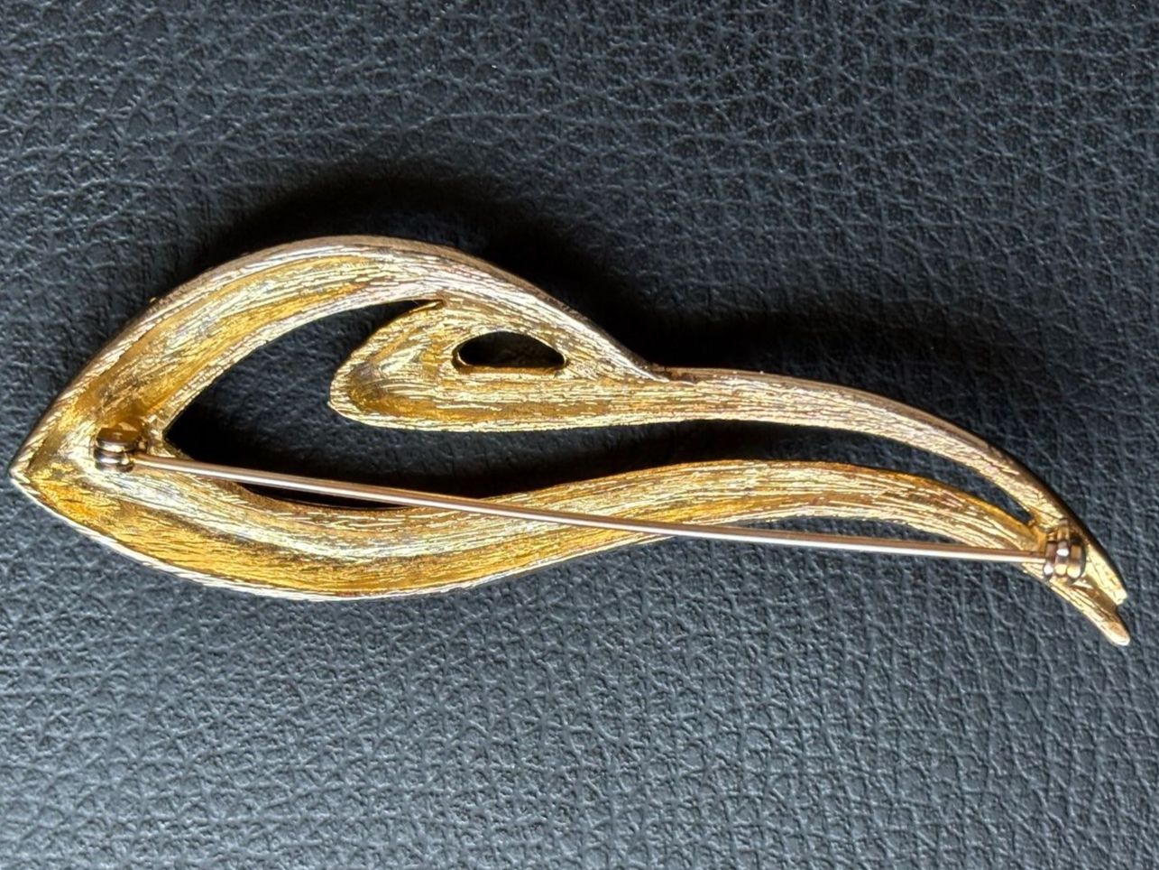 Spille & Fermagli: Broche doré style abstrait vintage état d'usage – Usato da Peseux venduto da CharmeCommerce 3