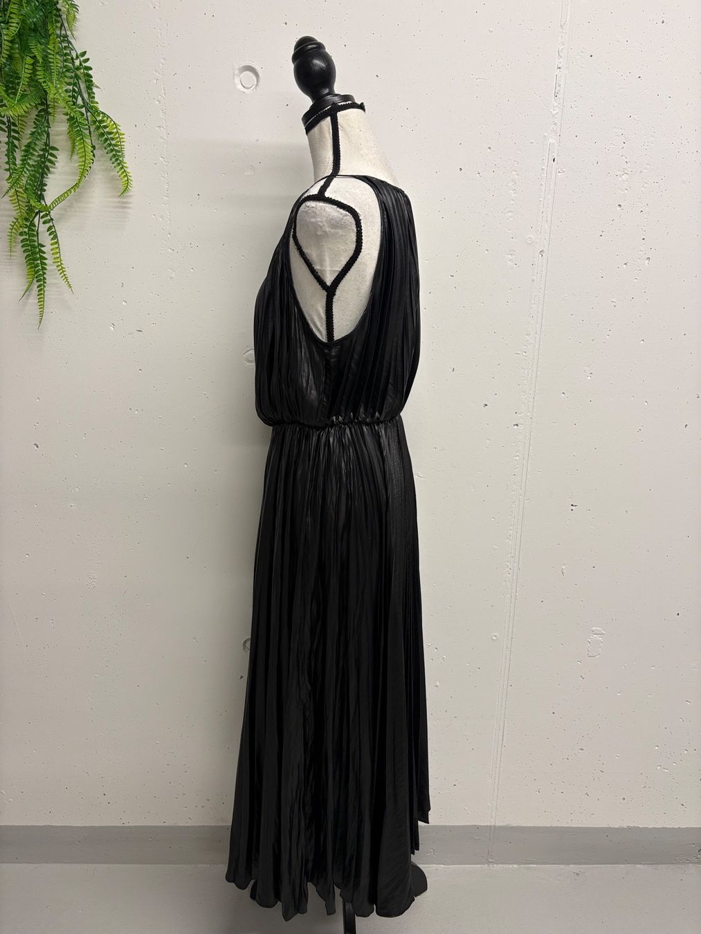 Mango Robes: Mango Maxikleid plissiert schwarz S/M Träger – Neuf (Voir description) à Regensdorf par secondchancefashion 1
