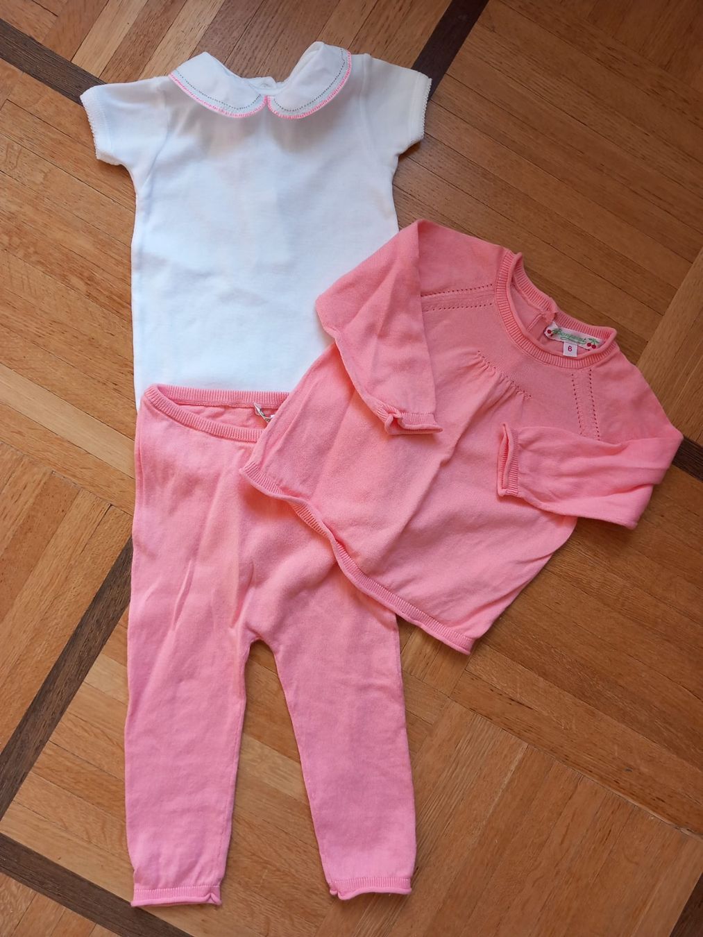 Bonpoint Kleiderpakete & -sets: Ensemble + Body Bonpoint 6 mois – Neu (gemäss Beschreibung) aus Fribourg von sha_66w9