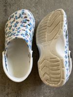 Blumige Clogs Finken Hausschuhe Gr. 31