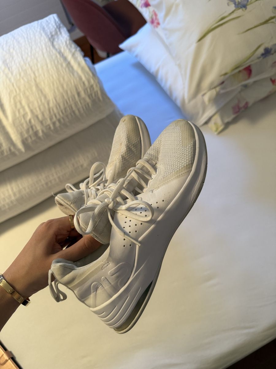 Nike Scarpe da donna: Weisse Nike Sneaker Gr. 39 – Usato da Dietlikon venduto da lizz.yy