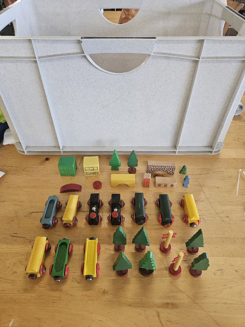 Brio Spielzeuge: Brio Eisenbahn Set inkl. Schienen – Gebraucht aus Pratteln von Cartonsducoeur_bl
