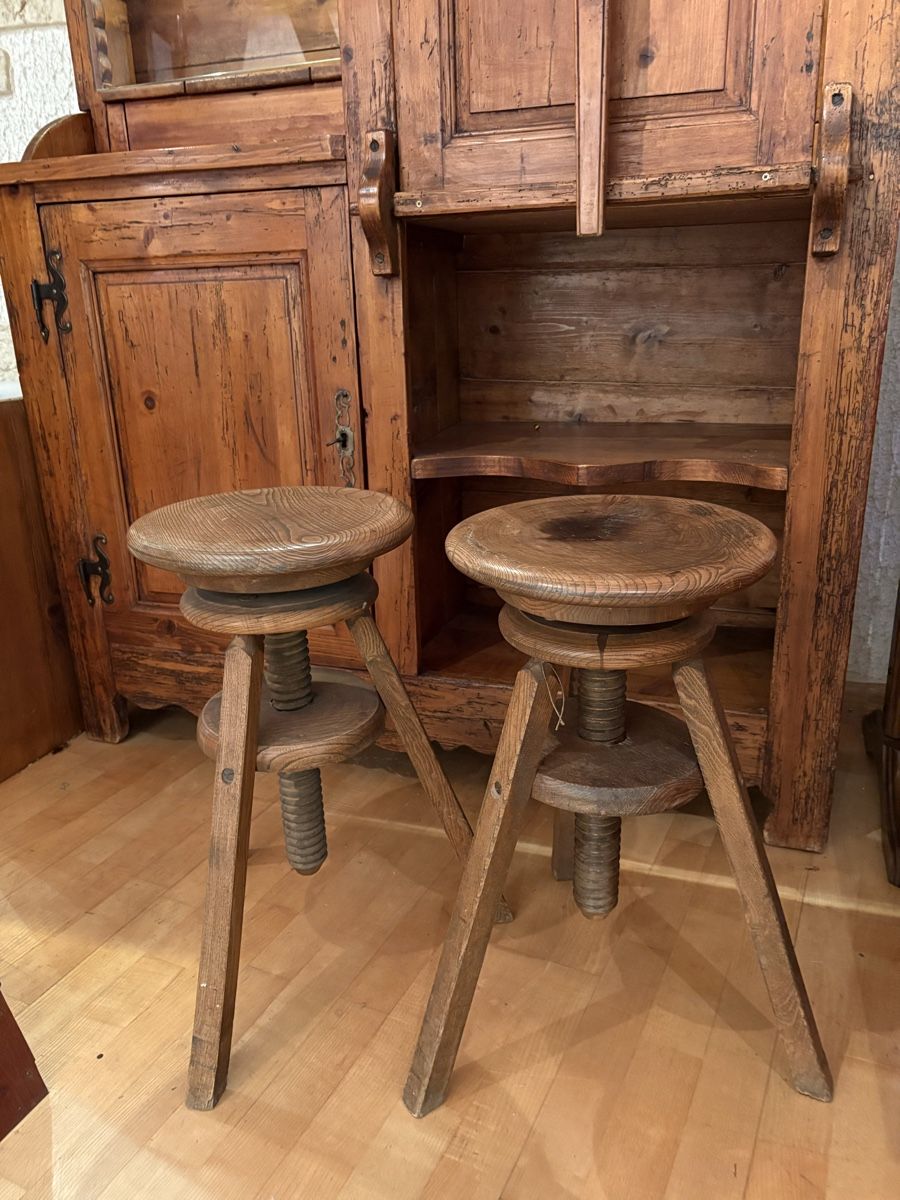 Credenze: Table de berger & deux tabourets – Usato da Cointrin venduto da inf_9j5w 6