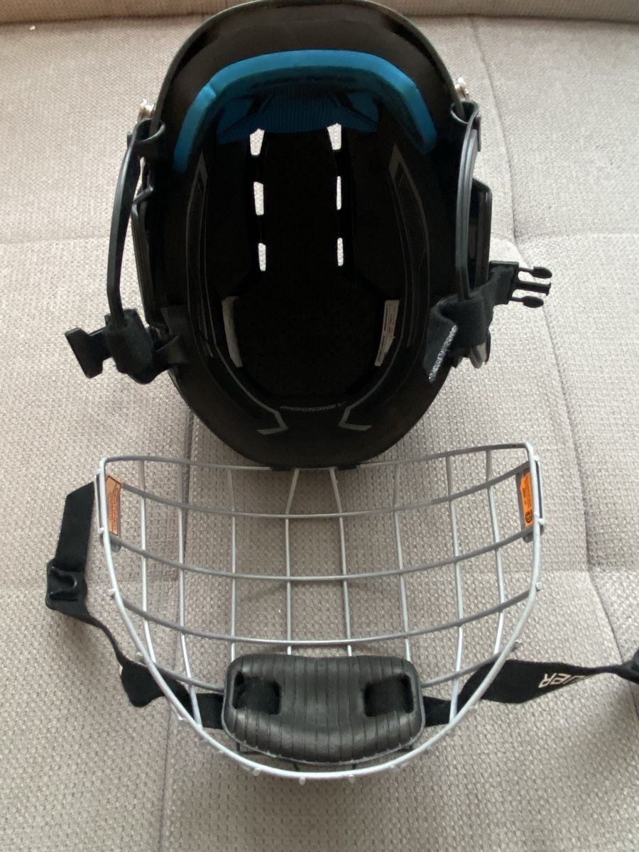 Bauer Casques: Bauer Prodigy Eishockey-Helm mit Gesichtsschutz – D'occasion à Volketswil par 9394 4