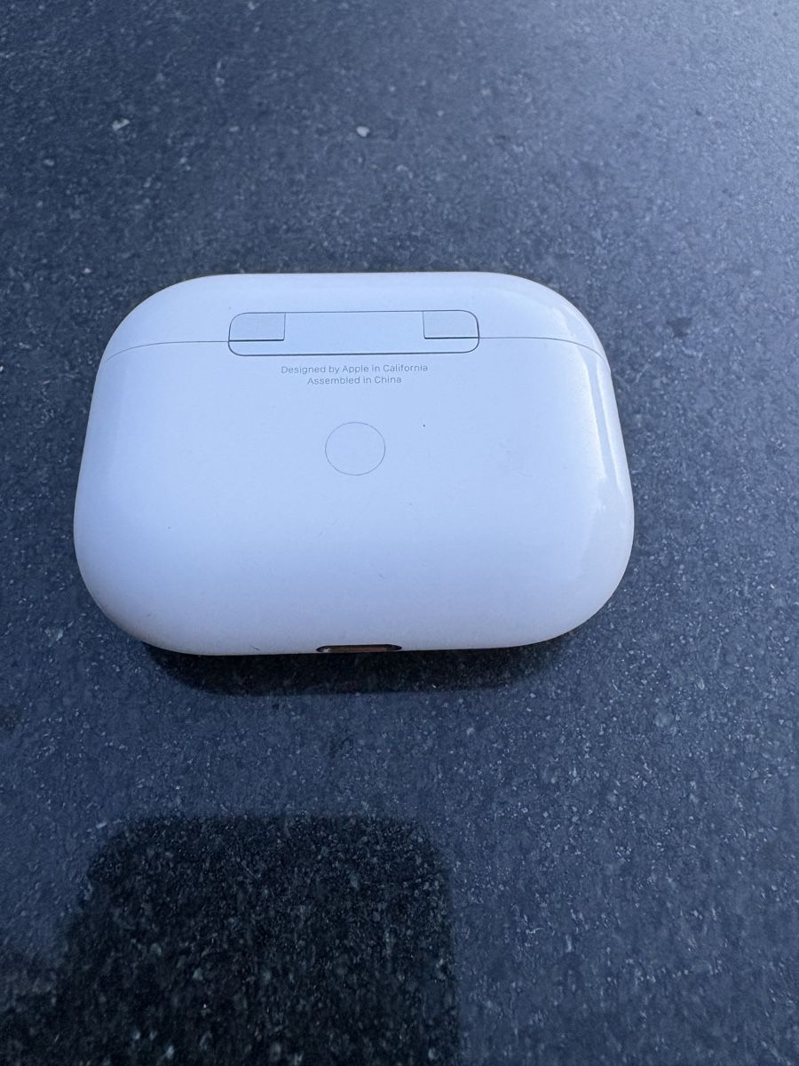 Apple Cuffie: Apple AirPods Pro mit Ladehülle weiss gebraucht – Usato da Grenchen venduto da CamilleBloch 1
