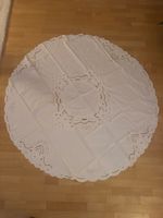 Weisse Tischdecke mit Blumenmuster, Durchmesser 160cm