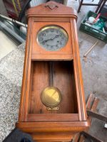 Pendule murale ancienne en bois avec balancier