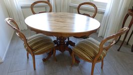 Louis Philippe - Sehr schöner Nussbaum Tisch + 4 Stühle