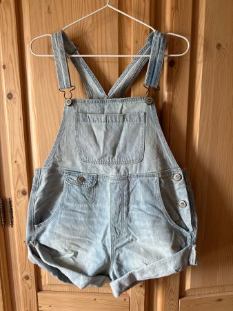 Hollister Jeanshorts Latzhose, hellblau, Grösse S