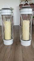2 grosse weisse Laternen mit LED-Kerzen