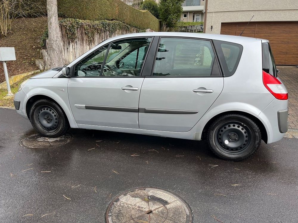 Renault Scenic Minivan mit Anhängehaken, 8-fach bereift (Gebraucht) in ...