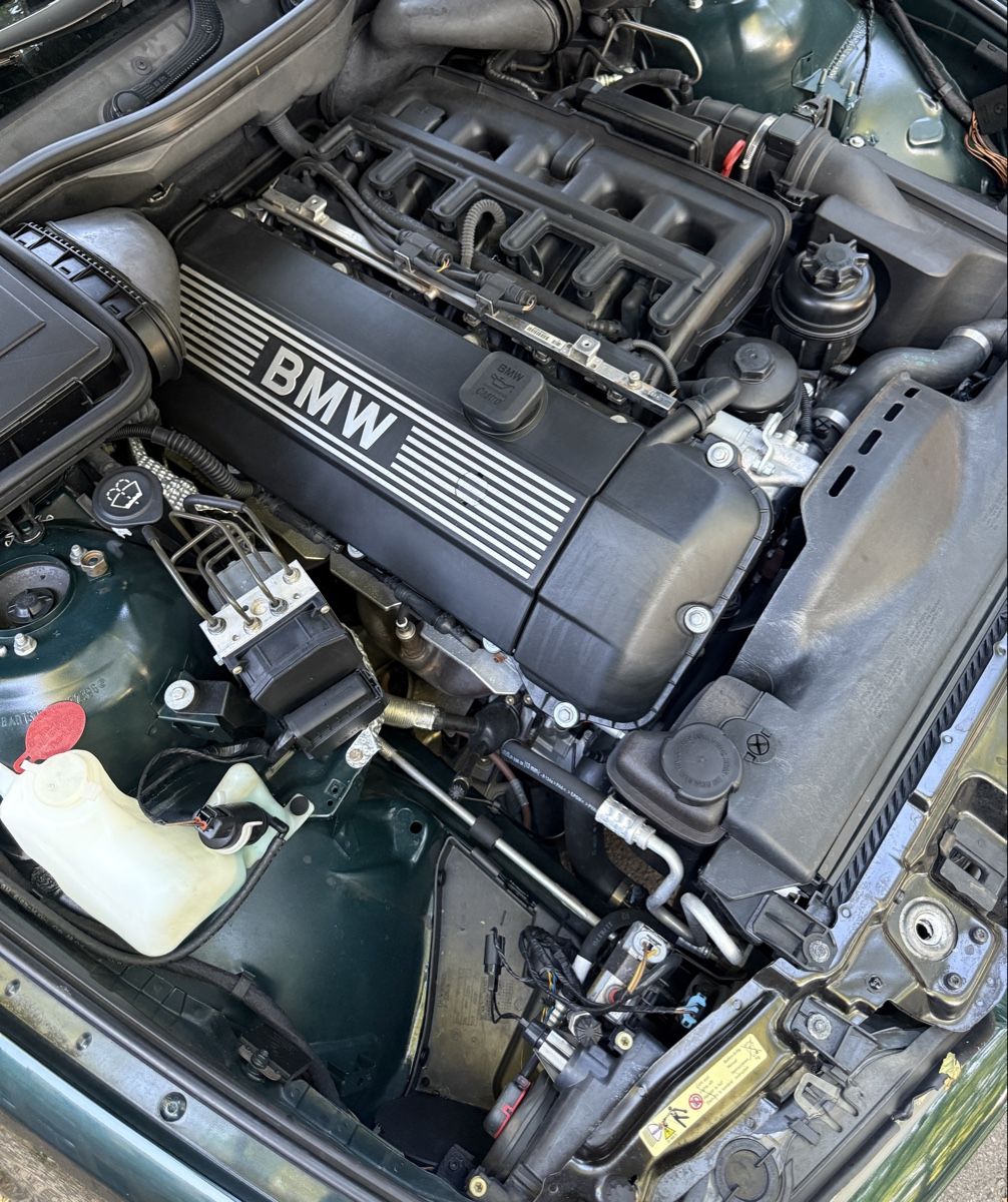 Automobili: BMW 525i E39 Facelift, Handschalter, Wenig Kilometer – Usato da Pratteln venduto da Dani4133Pratteln 4