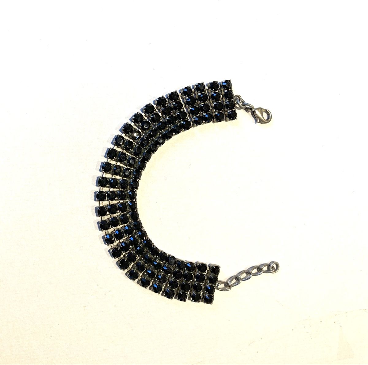 Bracciali & Braccialetti: Armband mit schwarzen Steinchen – Usato da Neerach venduto da london015