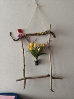 Dekoration Holz mit Kunstblumen und Kunsttulpen handgemacht