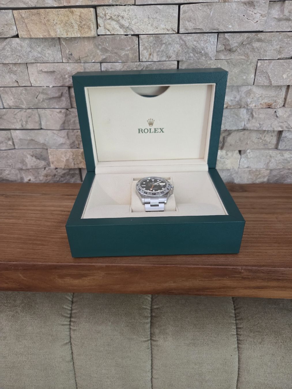 Rolex Orologi: neue ungetrage Rolex Explorer 2 Referenz: 226570 – Nuovo e nell'imballaggio originale da Heimberg venduto da bakuk 4