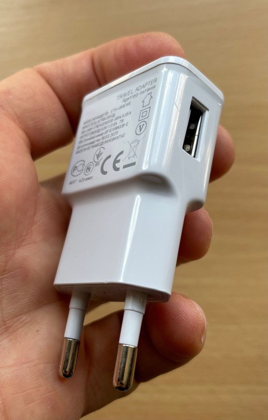 Caricabatterie: USB-Ladegerät-Stecker (weiss) – Nuovo e nell'imballaggio originale da Buchs SG venduto da Handyman77