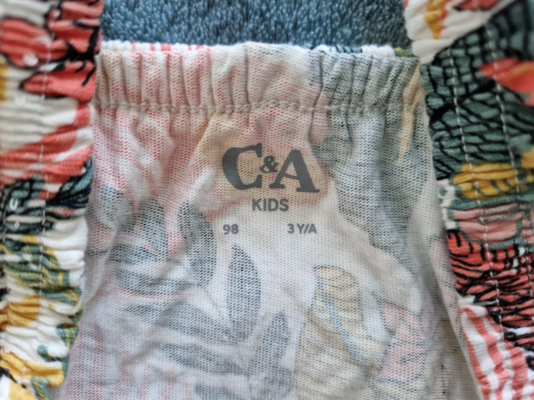 C&A Chemises, Tops & T-shirts: Kurzarm Shirt grösse 98 – D'occasion à Heimberg par Eleanor20 1