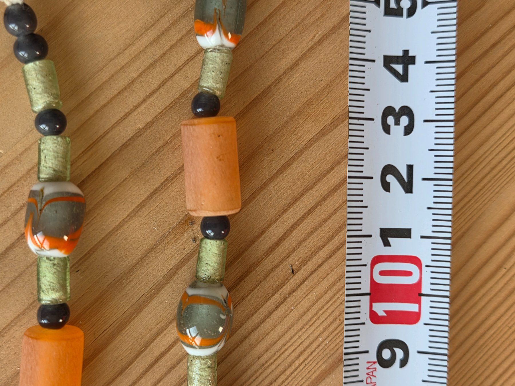 Catenine: Glashalskette, olive, orange, weiss, Modeschmuck – Usato da Liestal venduto da ITOlio 2