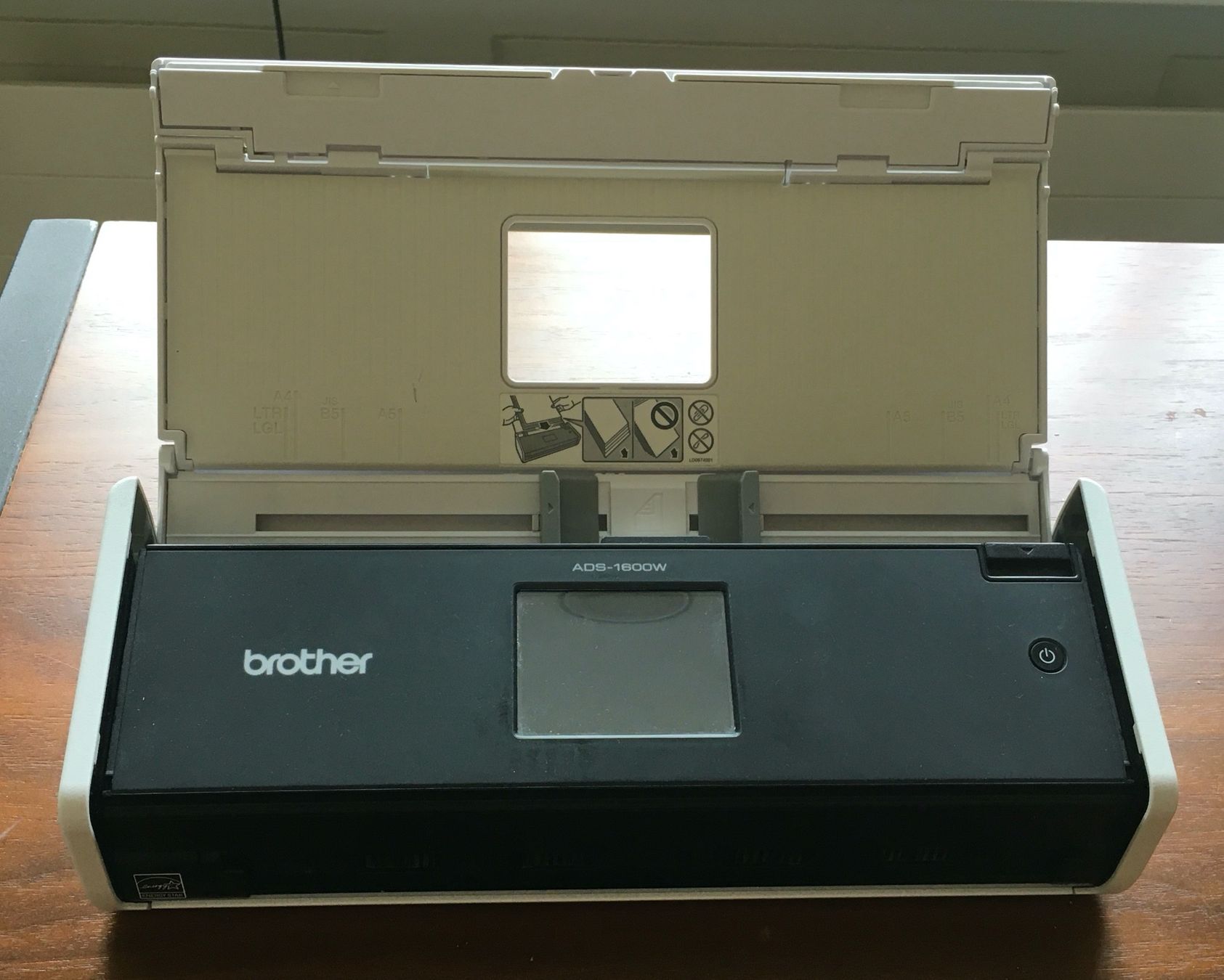 Brother Scanner: Kompakter doppelseitiger Wireless-Scanner Brother ADS-1600W – Gebraucht aus Zürich von SebastienG 1