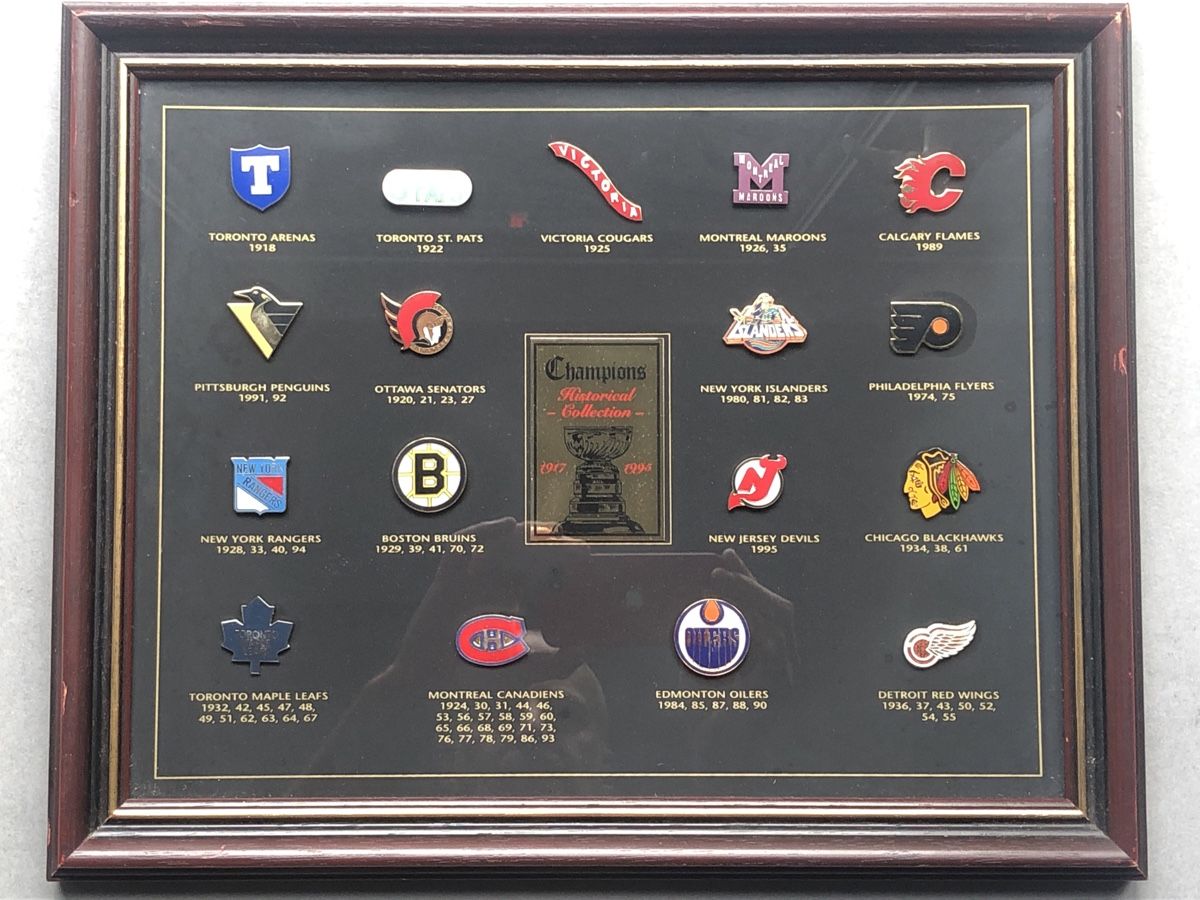 Broschen & Nadeln: NHL Pin Set Champions Collection 1917-1995 – Gebraucht aus Osogna von goodthingme