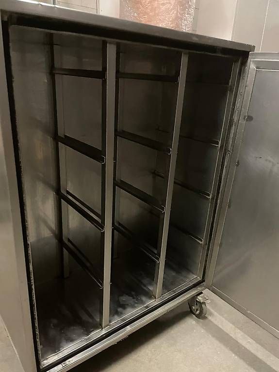 Banconi: Carrello con ripiani – Usato da Morbio Inferiore venduto da cla_9fmc 1