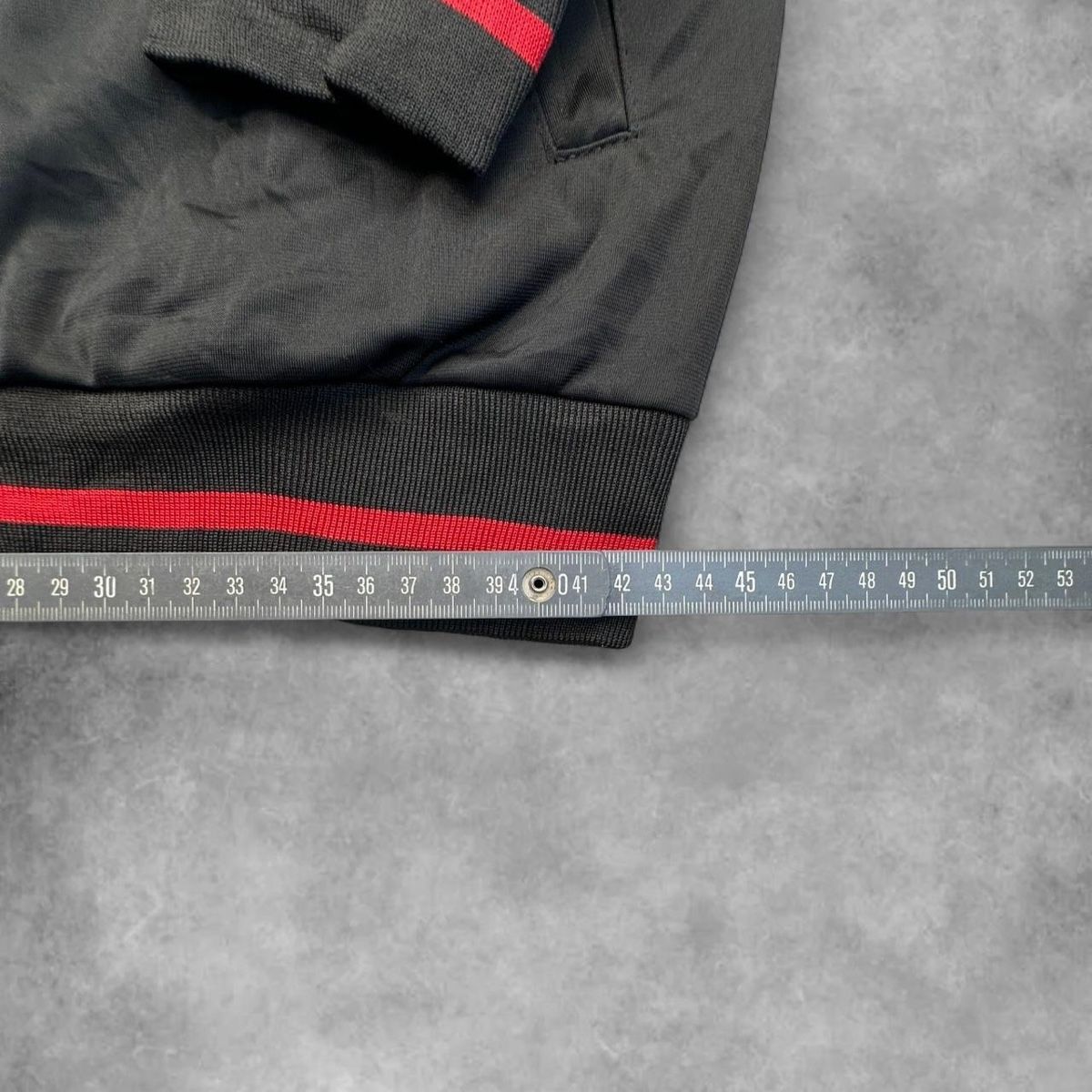 Adidas Jacken: Adidas black jacket – Gebraucht aus Erlinsbach SO von TogaResell 5