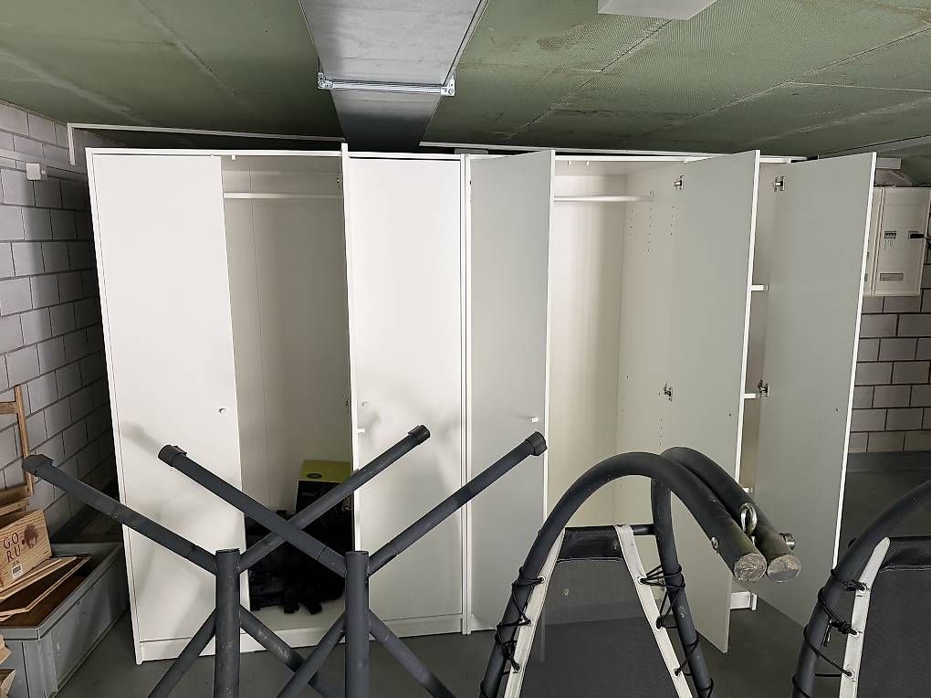 Schränke: Two identical wardrobes  – Gebraucht aus Pfäffikon SZ von lar_wl22 1