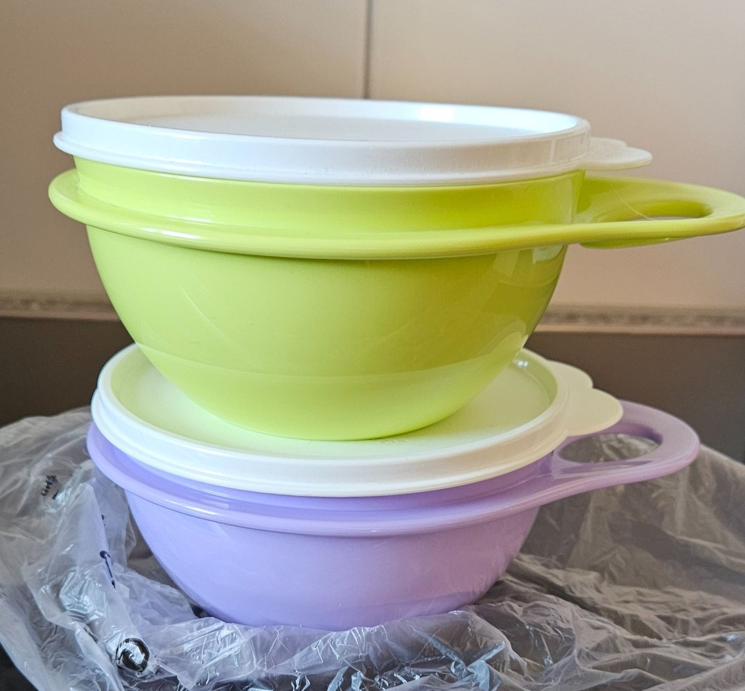 Tupperware Behälter & Ähnliches: 600ml Schüssel Set mit Henkel – Neu und originalverpackt aus Hasle b. Burgdorf von buddle32