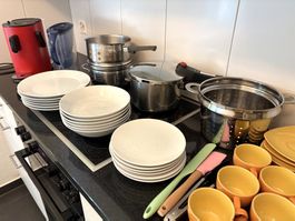Kaffeemaschine / 8 x Pfannen und alles wie auf den Bildern