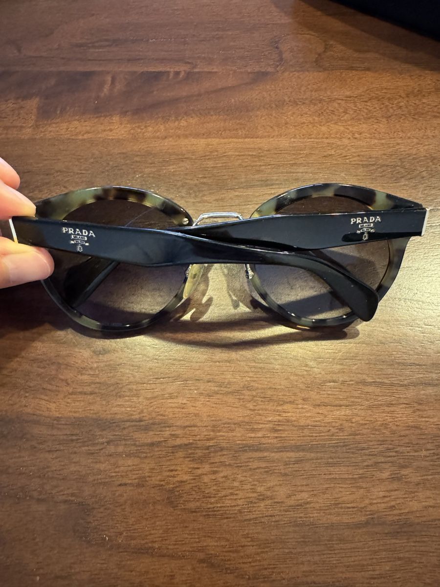 Prada Brillen & Gläser: Prada Sunglasses Round Tortoise Frame With Case – Defekt aus Aarau Rohr von mic_d6nr 3
