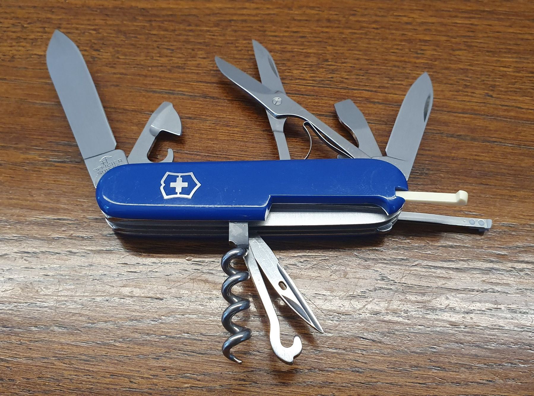 Victorinox Coltelli tascabile: 3 Victorinox Sackmesser mit Logo – Usato da Härkingen venduto da MarianneSi 3