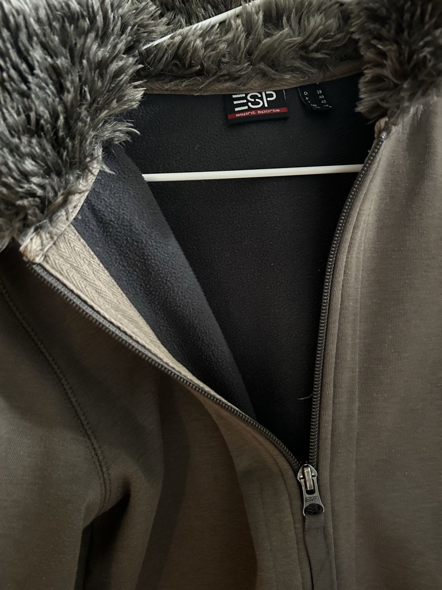 Esprit Giacche: Jacke mit Fellkapuze – Usato da Uster venduto da alin13e 2