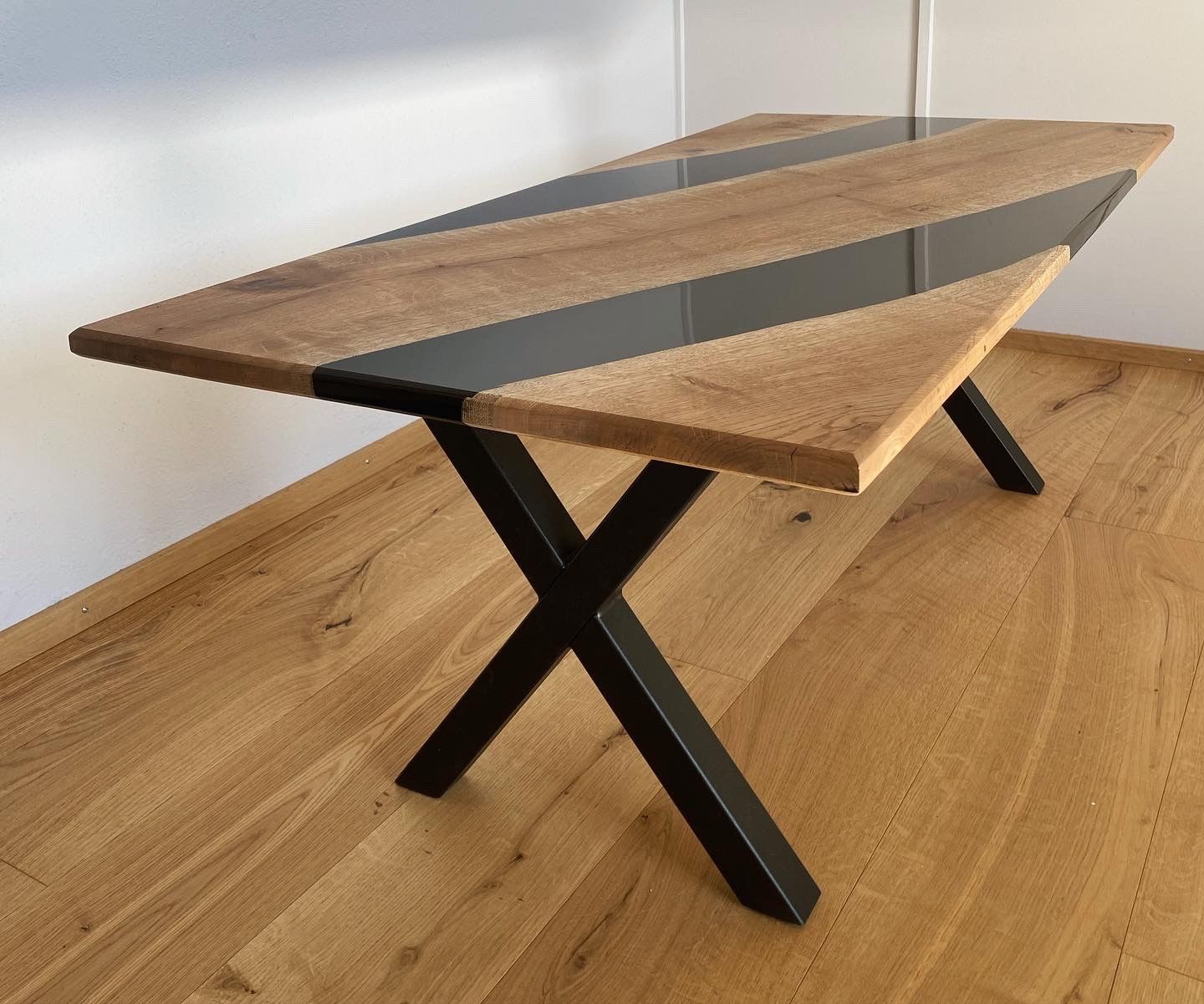Tische: Epoxy River Table **Tiefschwarz** – Gebraucht aus Niederuzwil von gullipulli 3