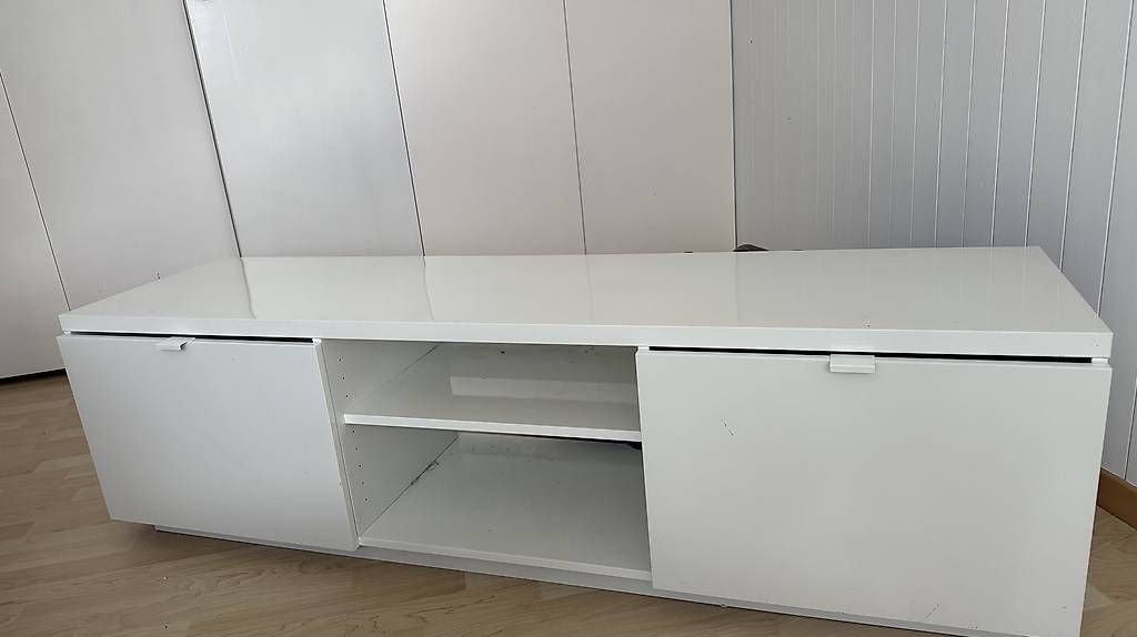 Mobili TV: Sideboard oder TV-Möbel – Usato da St. Margarethen TG venduto da Andiorgel