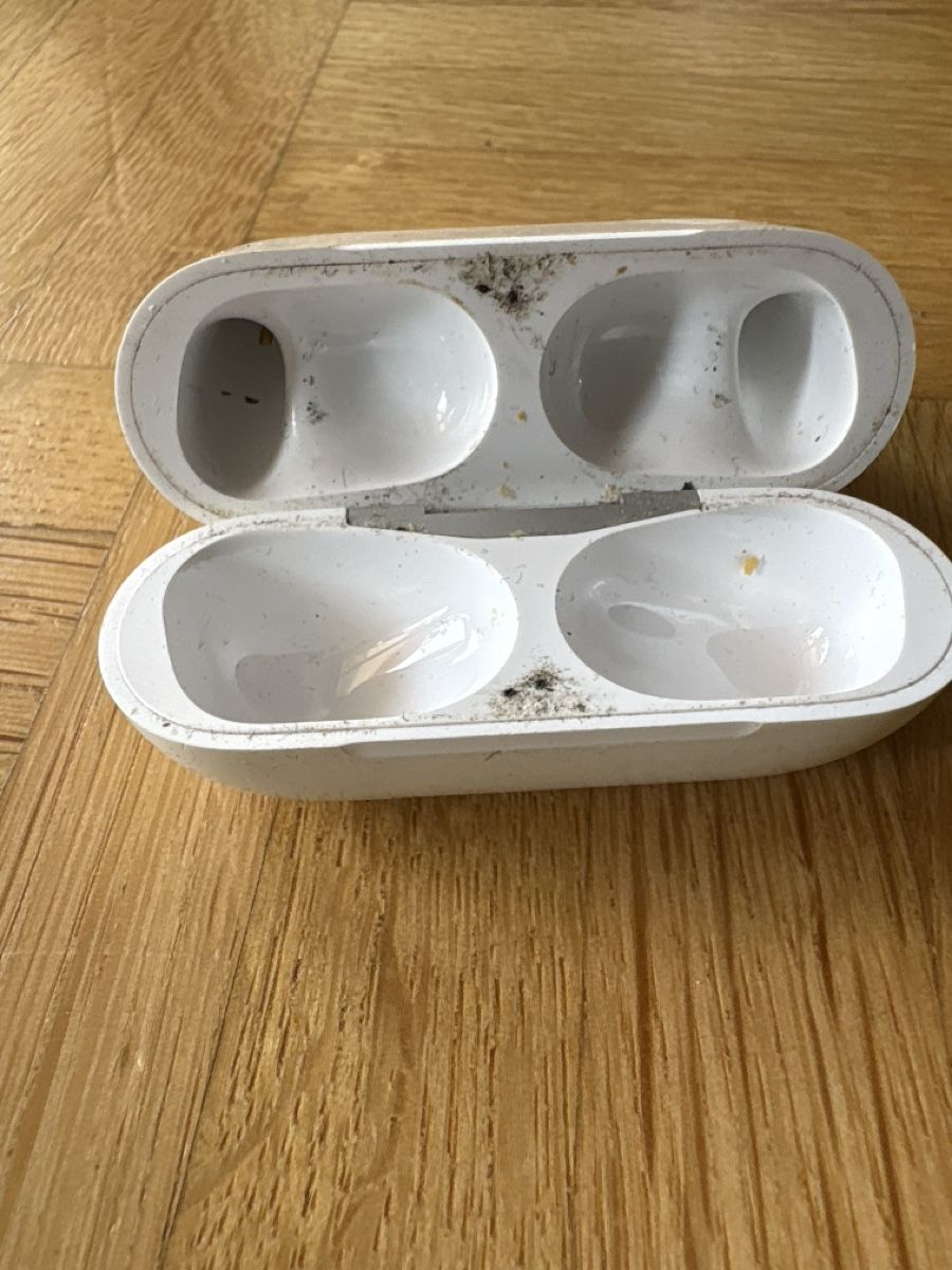 Coques & Protection écran: Apple AirPods Pro Ladecase weiss – D'occasion à Zürich par Nonas1996 1