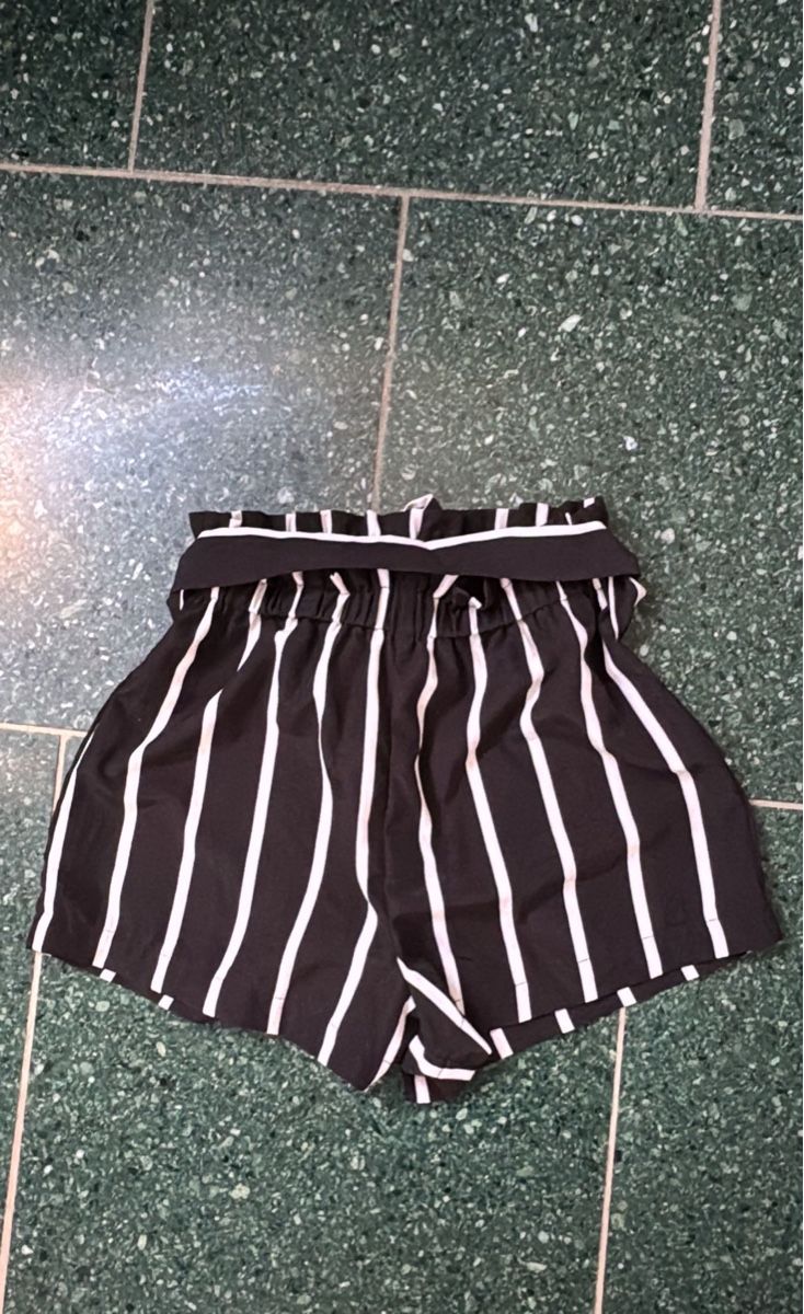 Pantaloni: Kurze Hose gestreift mit Band – Nuovo (secondo la descrizione) da Oftringen venduto da mar_7f8c