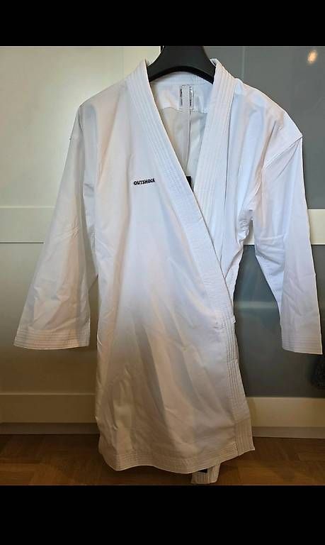Kimonos: Haut kimono karate Outshock 160cm – Neuf (Voir description) à Versoix par Leana8