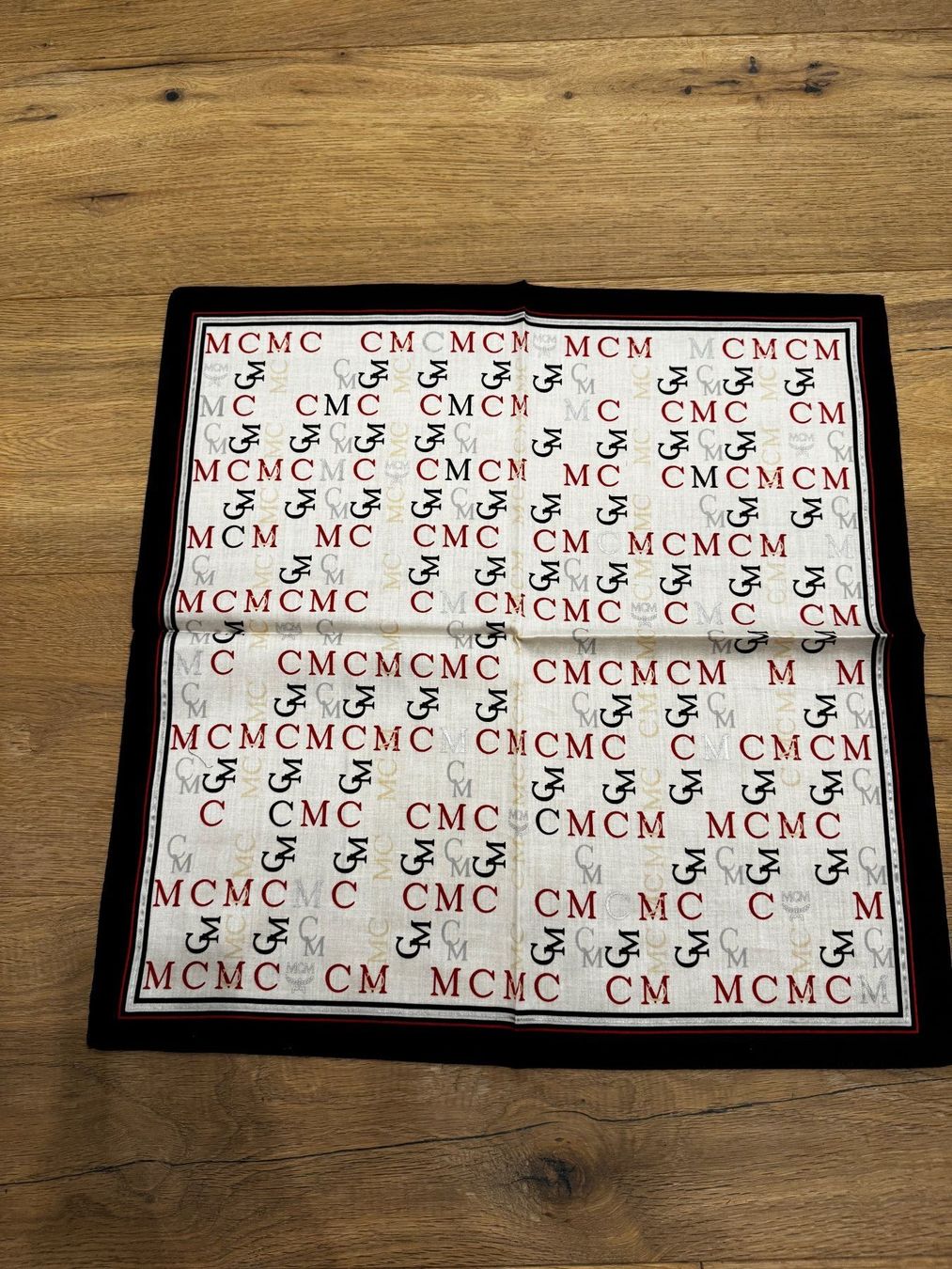 Mcm Foulard & Sciarpe: Neu Original MCM Tuch 47x47cm – Nuovo (secondo la descrizione) da Wangen SZ venduto da Rol_20