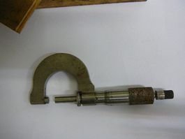 Messschieber Metall mit Holzkasten gebraucht