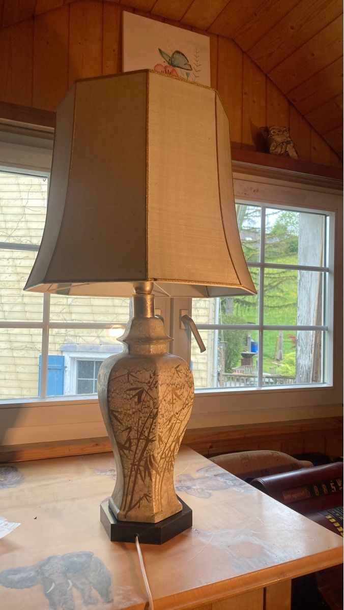 Lampade: Vintage handbemalte seidenschirm lampe – Usato da Herisau venduto da Sifgana