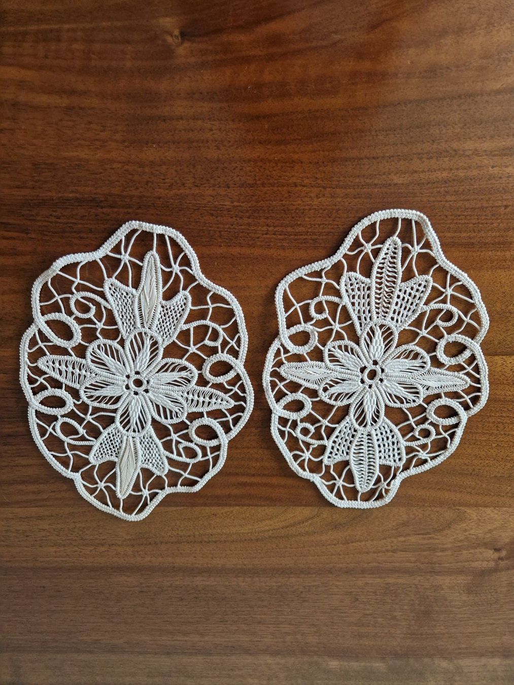 Altra biancheria da tavola: 2 Deckeli /Handarbeit – Nuovo (secondo la descrizione) da Bern venduto da Antikbatik 1