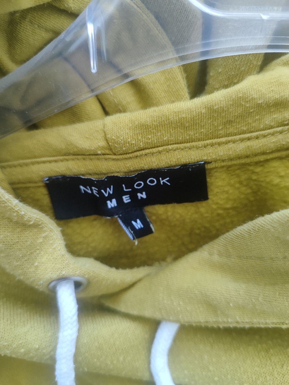 Pullover & Sweatshirts: Pull à capuche New Look Homme, taille M, couleur moutarde – Gebraucht aus Vétroz von mrcl01 1