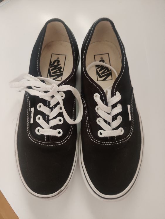 Baskets Basses Vans Noires Et Blanches - Pointure 38.5/39 Femme, Neufes Avec Petit Défaut - Modèle UltraCush