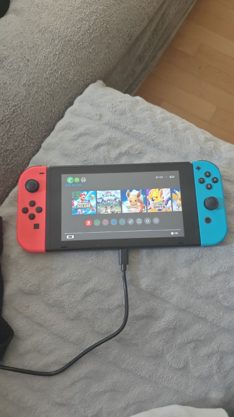 Nintendo Console: Nintendo Switch – Usato da Suhr venduto da chr_db22