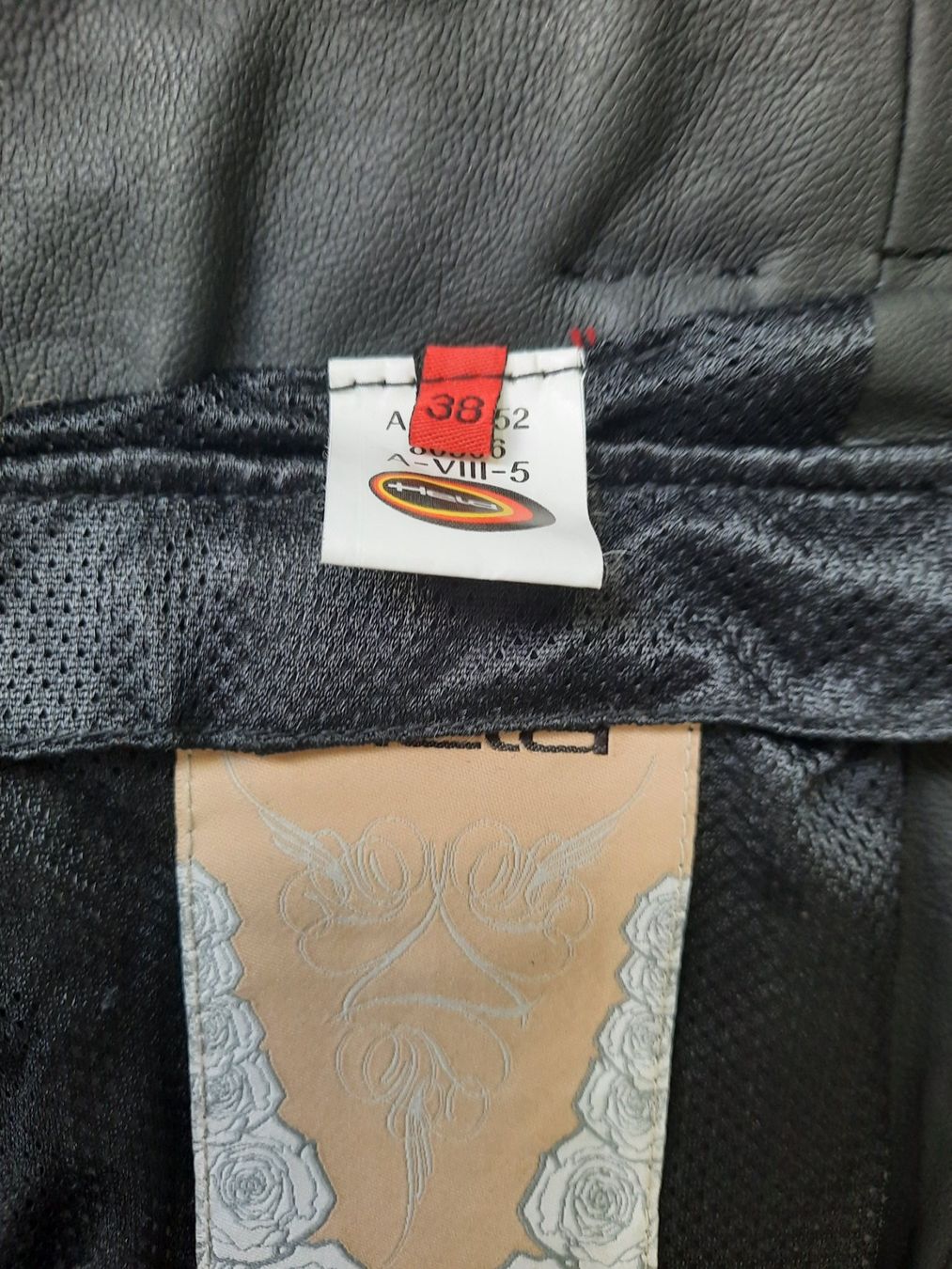 Pantaloni: Motorradhose Damen, Leder, Gr. 38 – Usato da Wallisellen venduto da denisepe 4